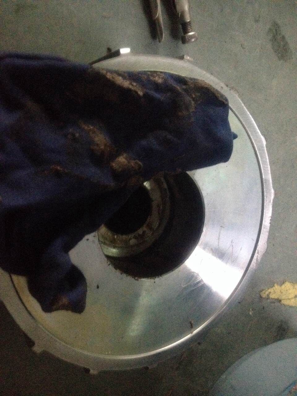 葉輪進入大量的泥沙 葉輪進入大量的泥沙